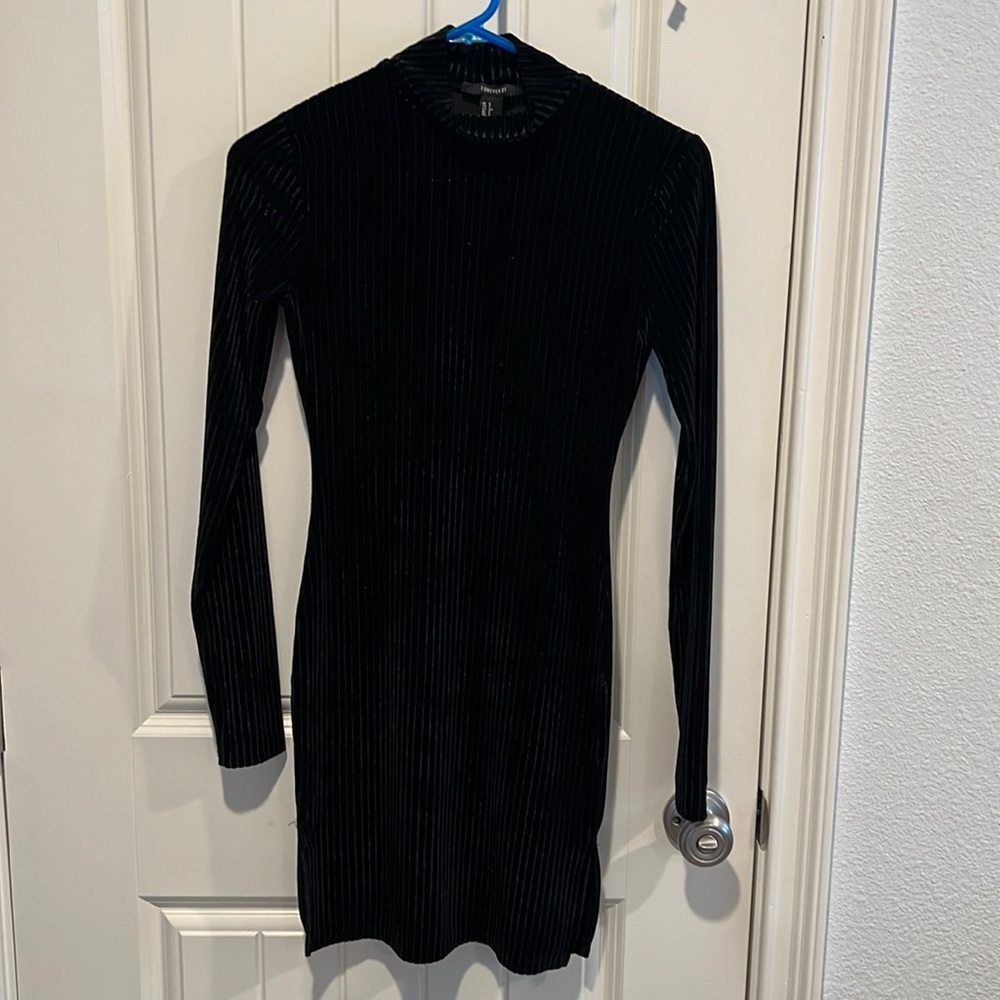 Black long sleeve short dress